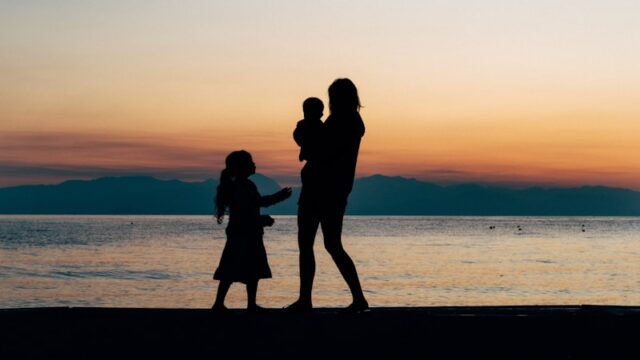 ママ友の正社員復帰に嫉妬してしまう気持ちとの向き合い方｜比べてつらい時に心を軽くするヒント