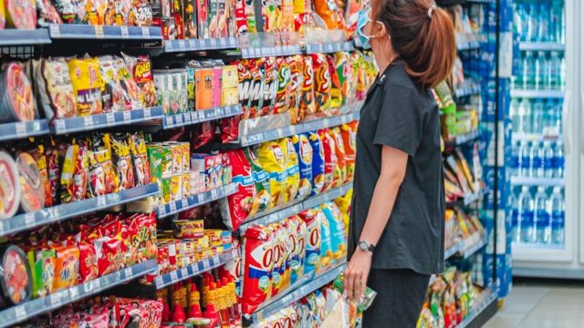友達の家への手土産はコンビニでOK！ママ友訪問で喜ばれる気軽なお菓子と選び方ガイド