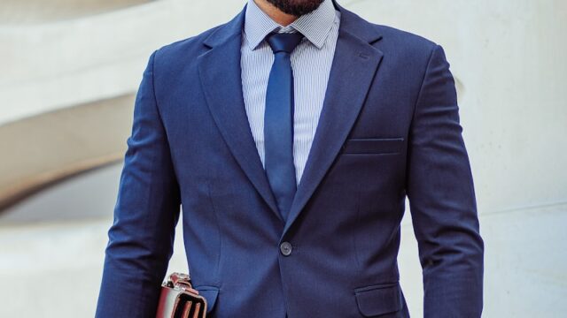 大学卒業式で男性はどんなカバンを選ぶ？スーツに合う持ち物マナーとおすすめの選び方