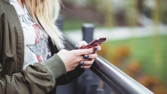 お土産のお礼LINEを友達に送る例文集｜気持ちが伝わる自然で好印象なメッセージのコツ