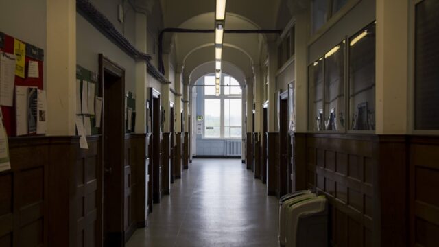 学級目標に使えるあいうえお作文の作り方と例文集｜クラスに合う言葉の決め方までやさしく解説