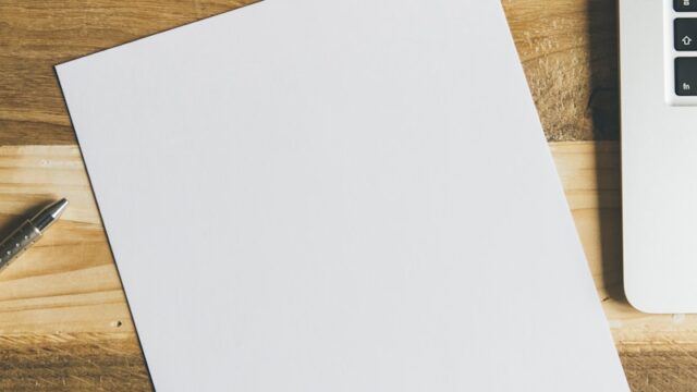 紙のしわを伸ばす方法｜アイロン以外でできる安全で簡単な直し方と失敗しにくいコツ