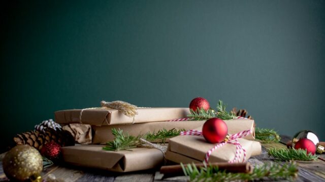 クリスマスプレゼントが間に合わないときの自然な伝え方｜気まずくならない言い訳とフォローのコツ